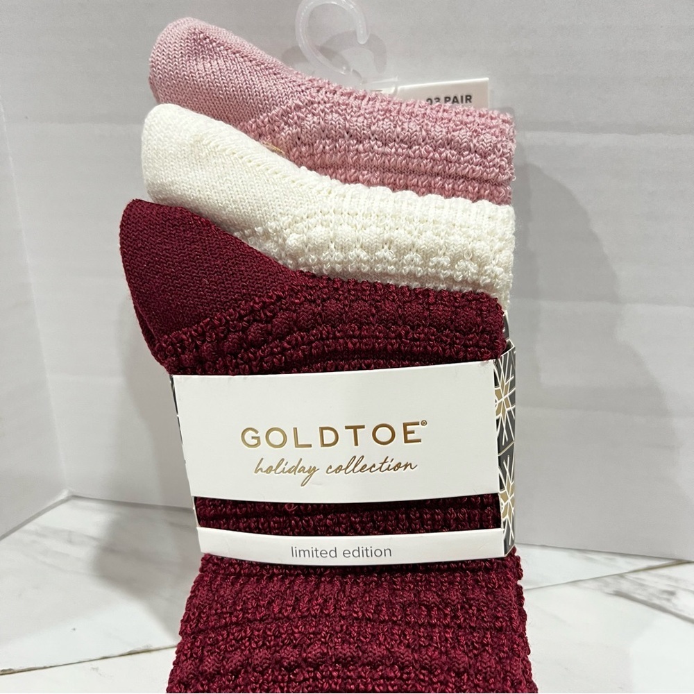 Goldtoe Holiday Collection Crew Socks 3 Pair Textured Size Fit Shoe 6-9 - Picture 3 of 6